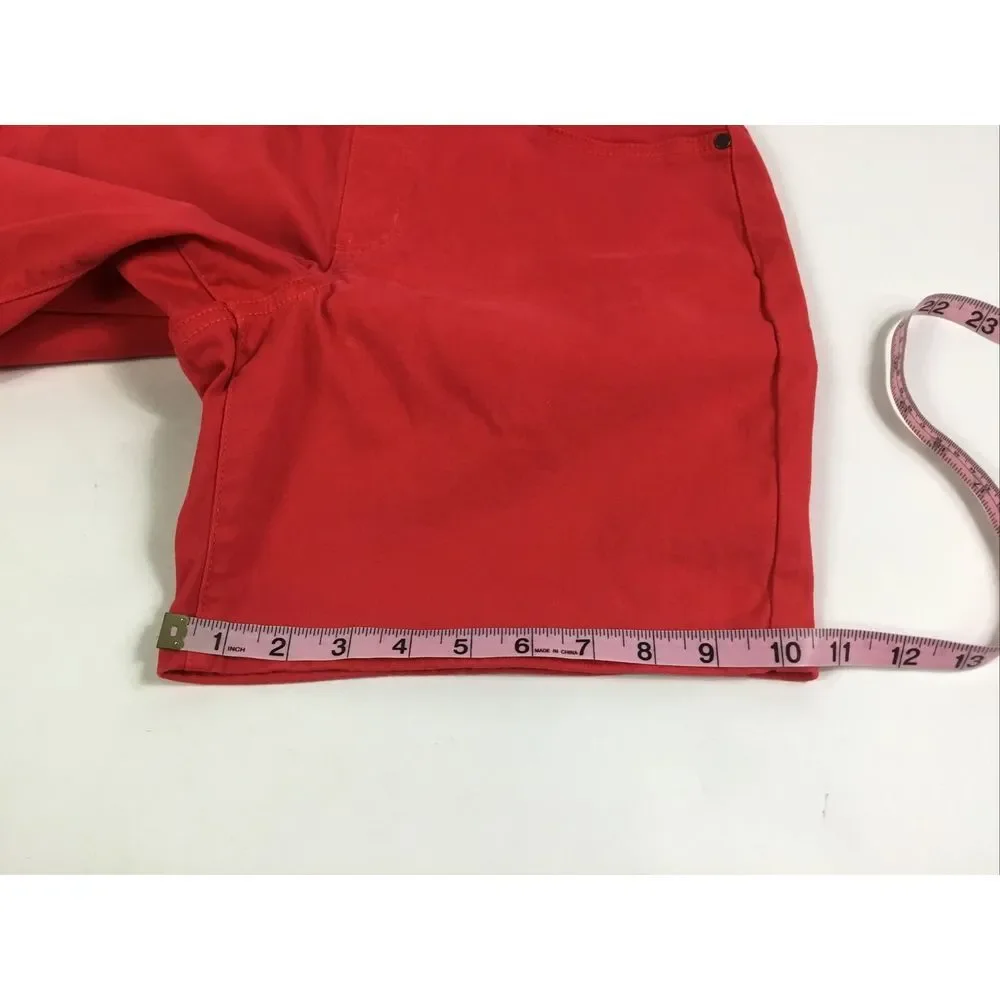 New Direction red Chino Womens Booty Shorts Size 10 med rise stretch pull‎ on